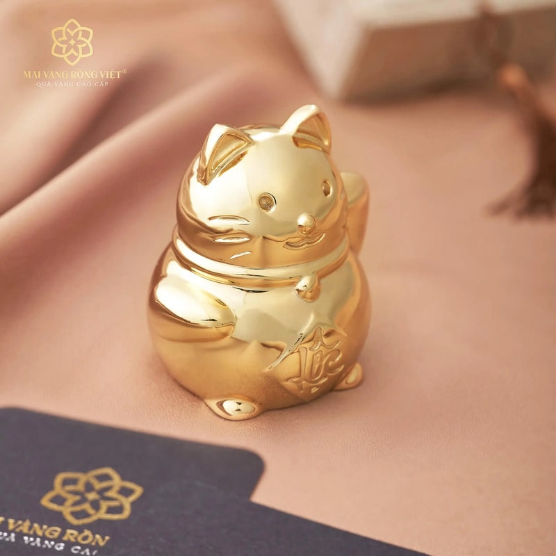 Mèo Thần Tài mạ vàng 24K, biểu tượng của tài lộc và may mắn, là món quà tuyệt vời cho mọi dịp đặc biệt
