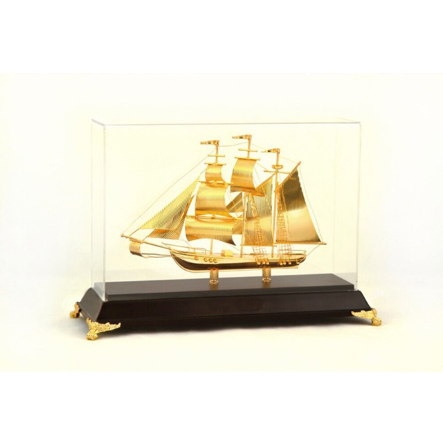 Thuyền buồm mạ vàng là món quà độc đáo, tinh tế bày tỏ tâm ý đến người nhận