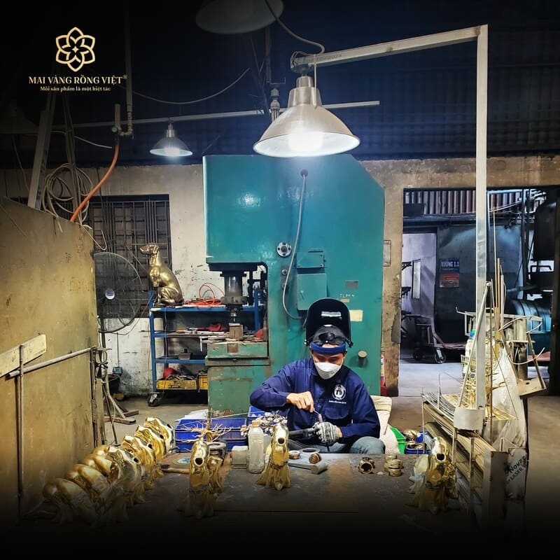 Những món quà tặng sếp về hưu được chế tác tỉ mỉ, tinh xảo tại Mai Vàng Rồng Việt