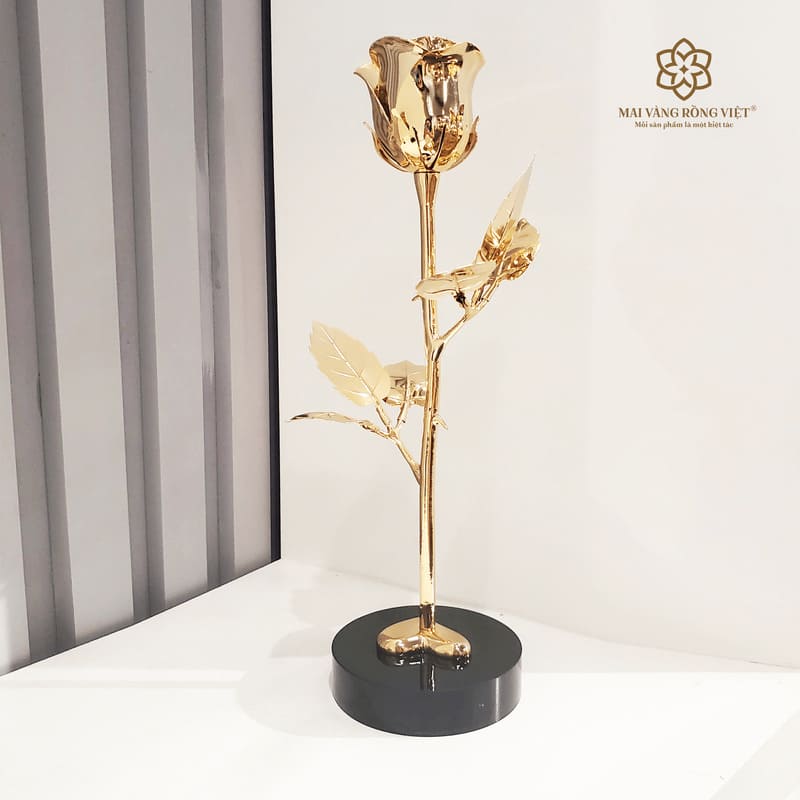 Quà tặng sếp nữ về hưu : Hoa hồng mạ vàng