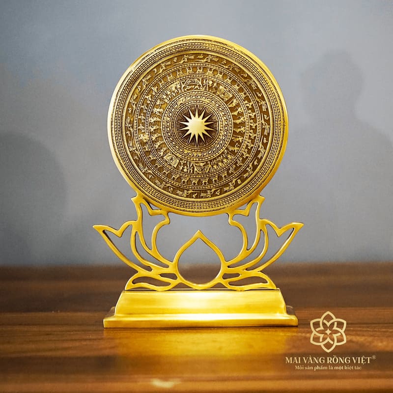 Quà biếu sếp về hưu: Bức tranh hoa lan vàng