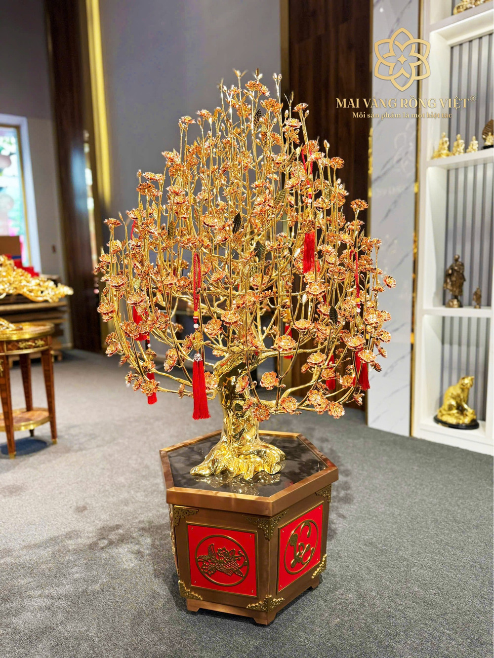Quà tặng Tết cho bố mẹ: Cây đào mạ vàng