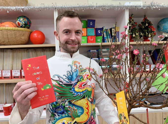 Tặng quà Tết cho người nước ngoài mang đậm sắc Việt là cách chia sẻ văn hóa đặc sắc của nước ta