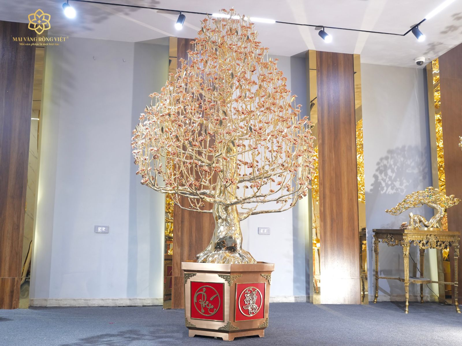 Giá Trị Của Cây Đào Trường Xuân Mạ Vàng 24K Mix Rose Gold Cao 2,6 Mét