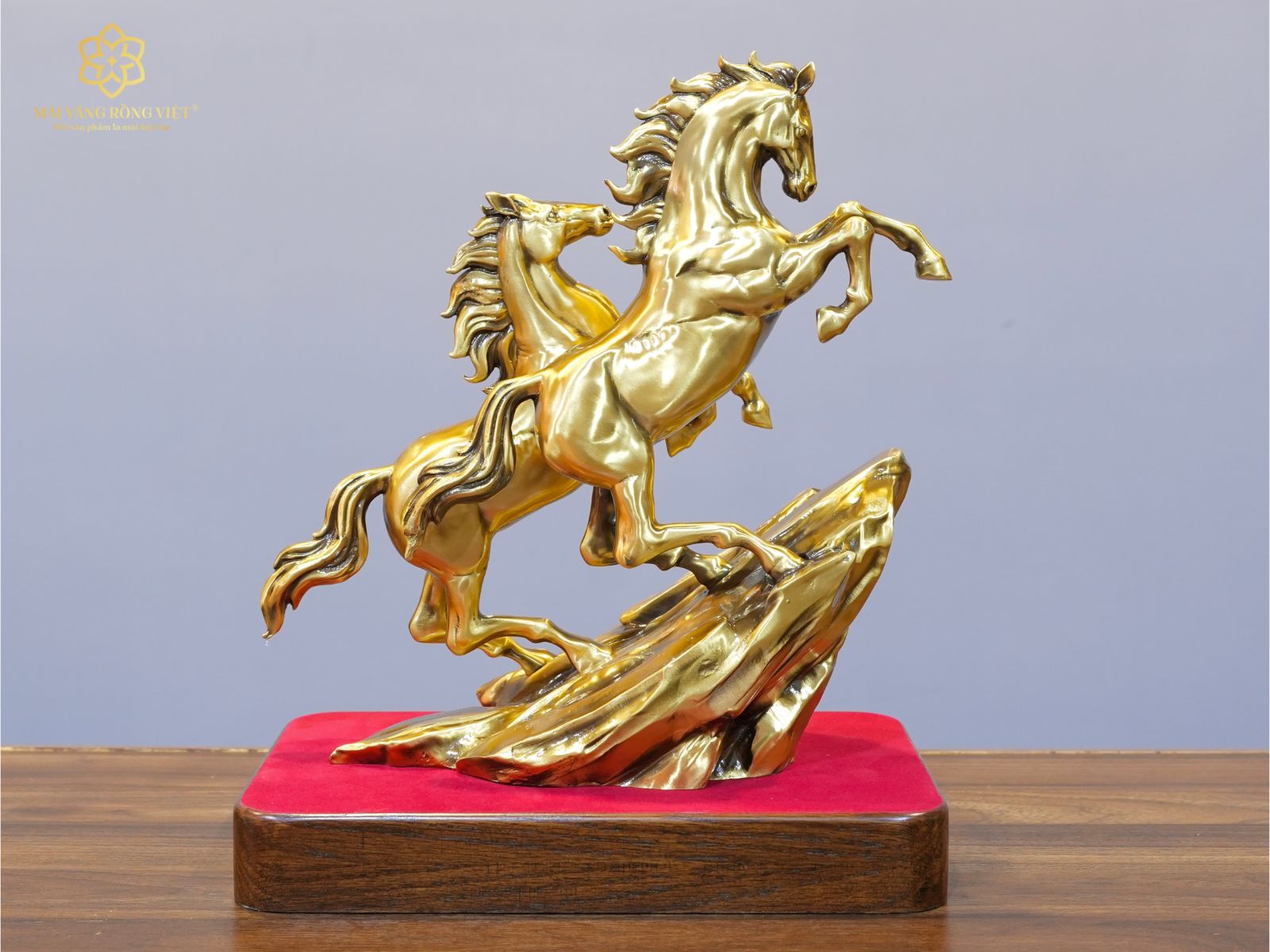 Thiết kế tượng song mã thịnh vượng bằng đồng mạ cổ điển cao 30cm