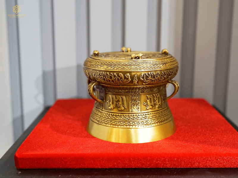 Trống đồng mạ vàng