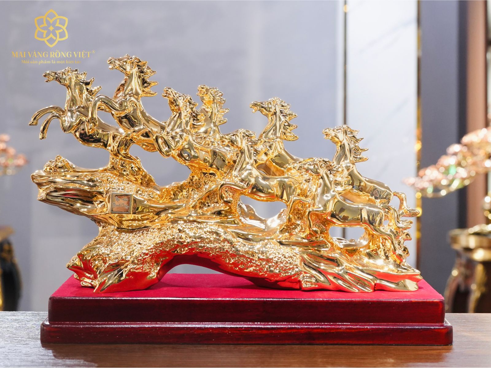 Tượng Bát Mã Truy Phong mạ Gold