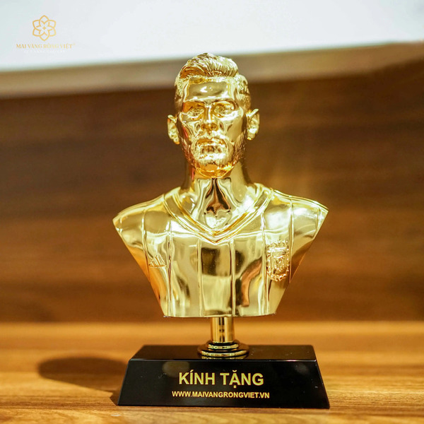 Tượng chân dung mạ vàng Messi