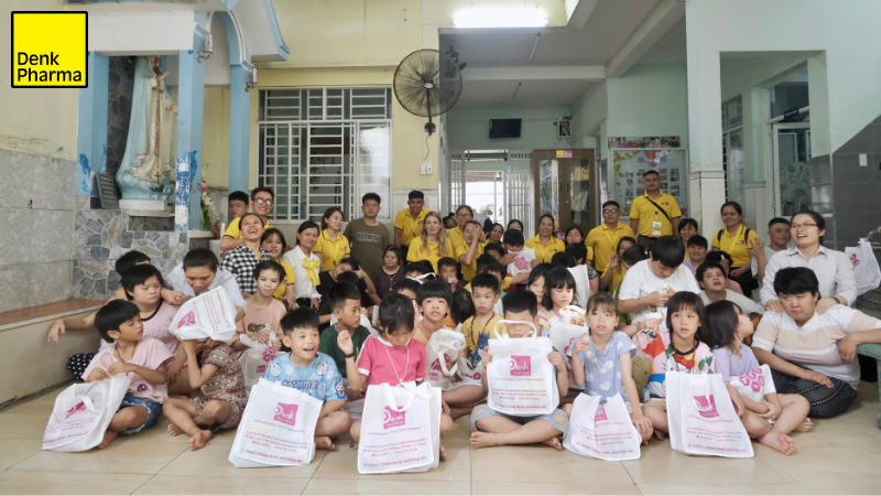 Toàn thể nhân viên Denk Pharma Việt Nam cùng Mái Ấm Từ Tâm