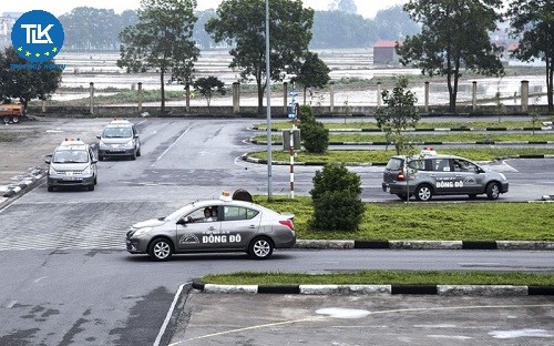 le-phi-dang-ky-cap-bien-xe-may-chuyen-dung-phuong-tien-thi-cong-le-phi-cap-bang-chung-chi-duoc-hoat-dong-tren-cac-loai-phuong-tien-phi-sat-hach-lai-xe