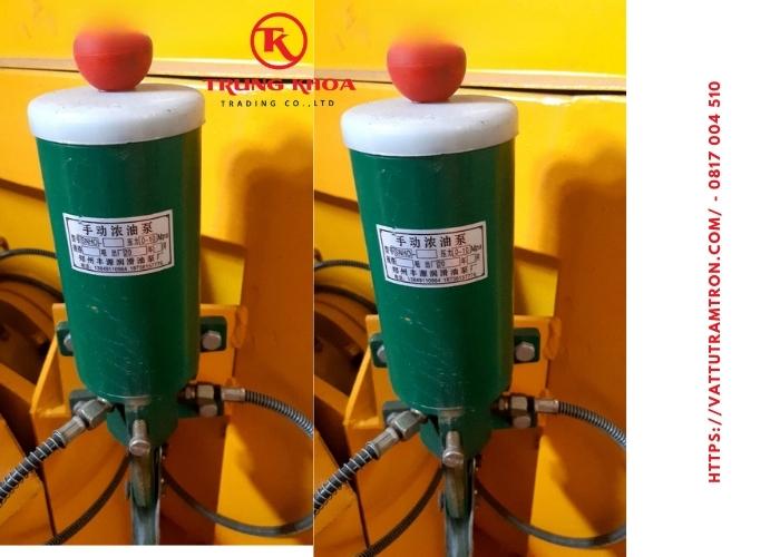 Bơm mỡ áp lực bằng tay 2