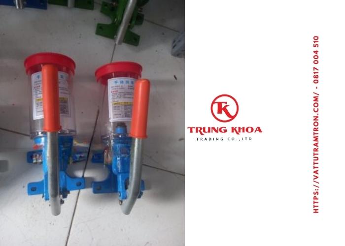 Bơm mỡ tay cho trạm trộn JS500-750-1000 7