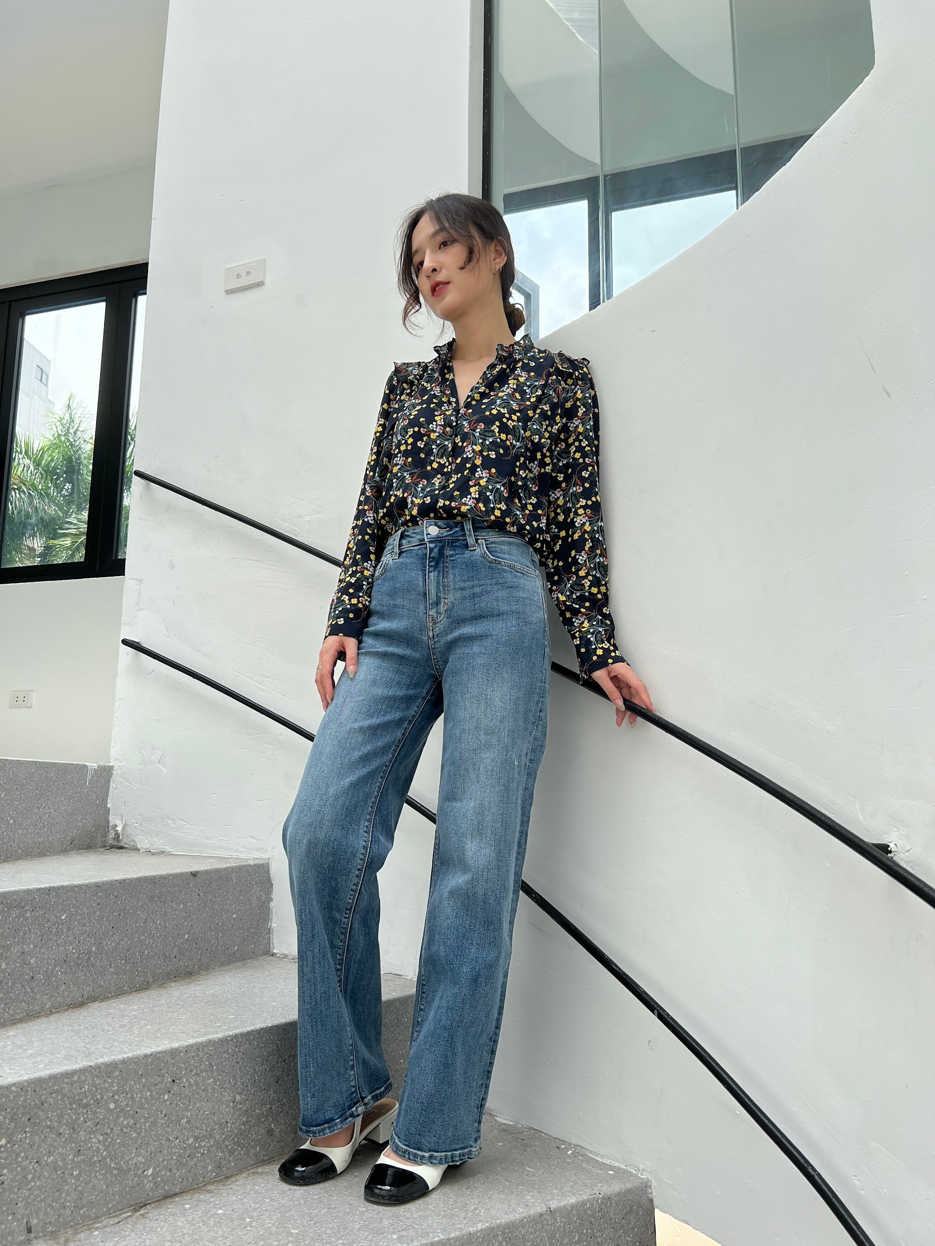 sơ mi với quần jeans