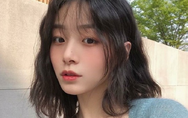 tóc ngang vai xoăn lơi