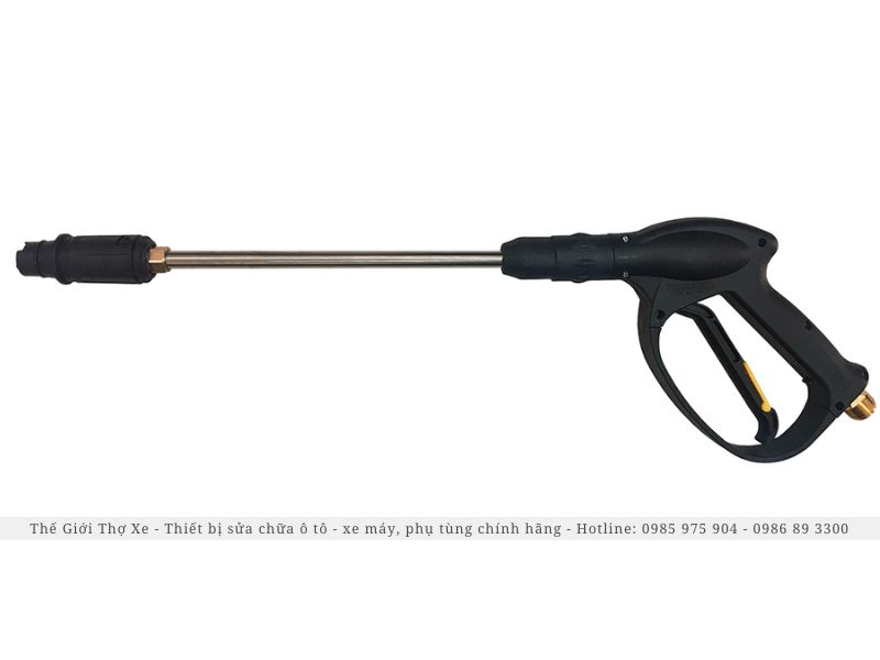 Súng rửa xe trực tiếp đưa nước đến các bộ phận của xe máy, ô tô