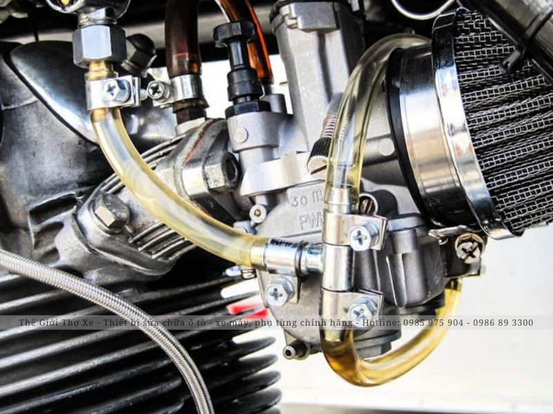 Bơm xăng cho bình xăng con