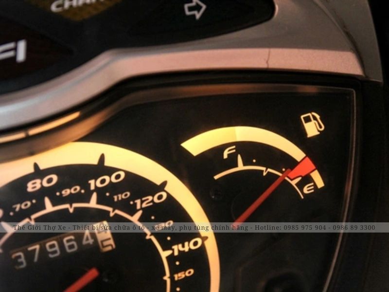 Kim xăng xe máy thông báo cho chủ xe khi nào cần tiếp thêm nhiên liệu