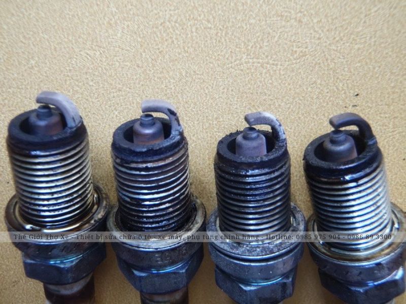 Bugi xe máy có màu đen là hư hỏng rất hay gặp phải ở xe máy