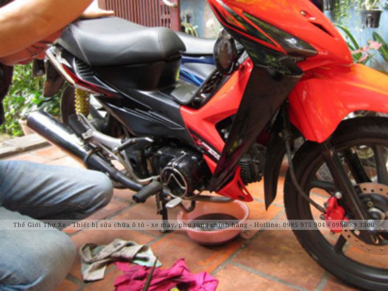 Thay dầu nhớt xe máy định kỳ sẽ giúp động cơ vận hành ổn định, bền bỉ