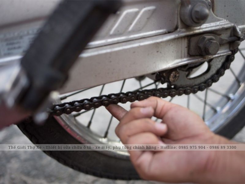 Kiểm tra xích xe máy