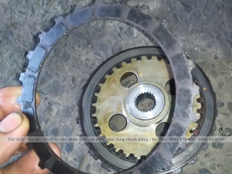 Mòn lá côn xe máy có thể đến từ nhiều nguyên nhân khác nhau