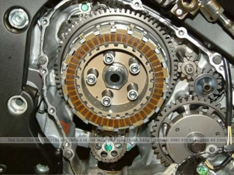 Mòn lá côn xe máy làm ảnh hưởng đến động cơ, tiêu tốn nhiều nhiên liệu hơn