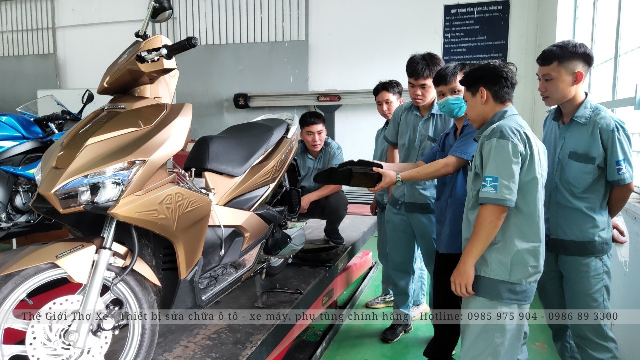 Thợ sửa xe máy phải có sức khỏe tốt, không ngừng học hỏi trong công việc