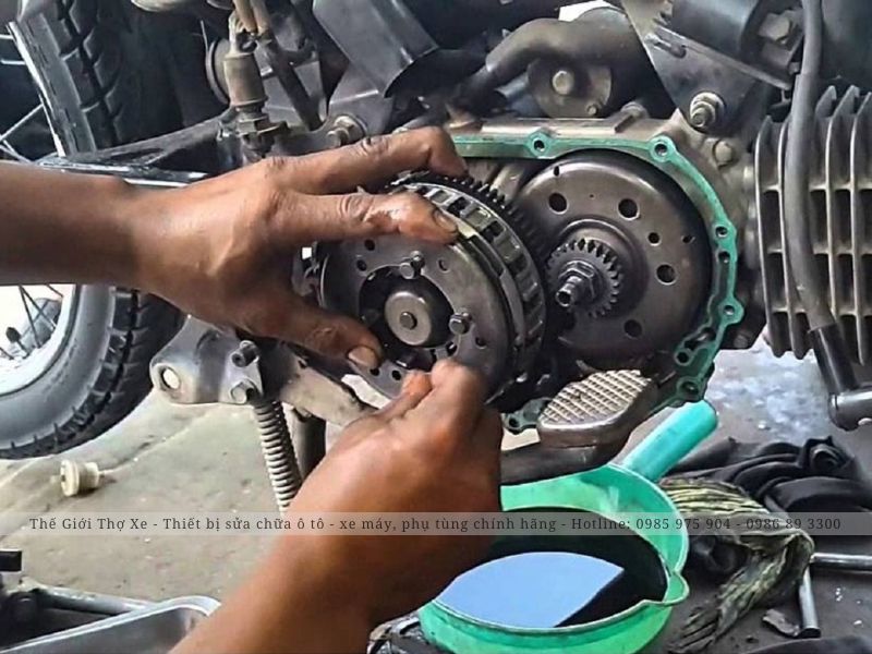 Côn xe máy hư hỏng dẫn đến nhiều trục trặc cho xe máy