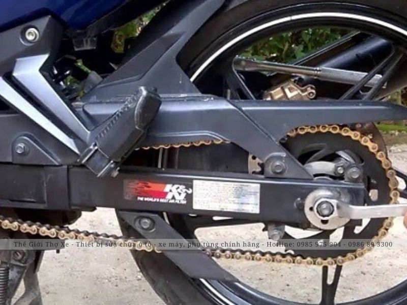 Thao tác tăng xích xe máy exciter 150