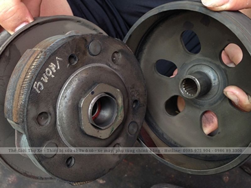 Có nhiều nguyên nhân khác nhau dẫn đến trượt côn xe máy