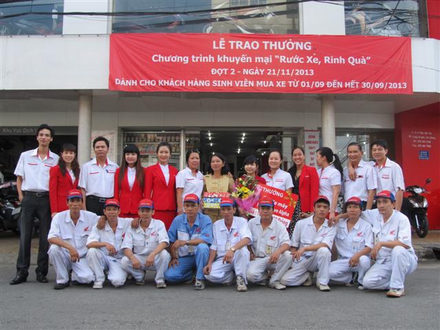 Nhân sự cửa hàng sửa chữa xe máy