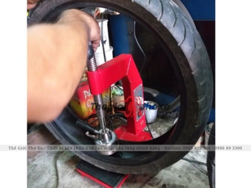 Vá chín lốp xe máy cho hiệu quả tốt, không để lộ vết thủng ban đầu