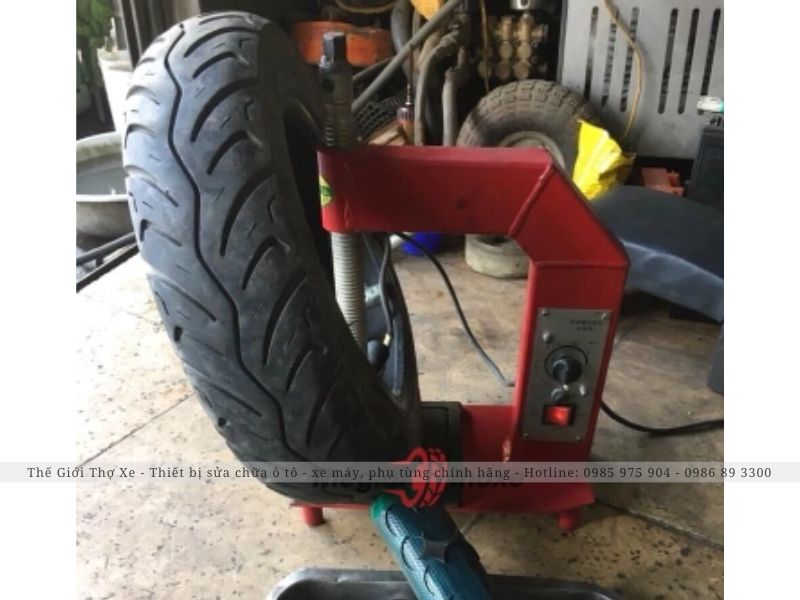 Sử dụng máy vá chín lốp không săm