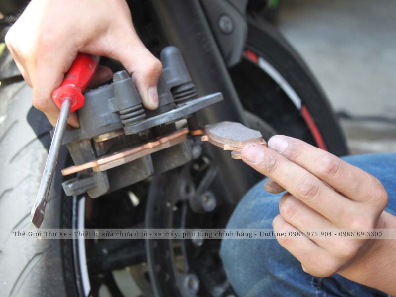 Thay má phanh xe máy Yamaha