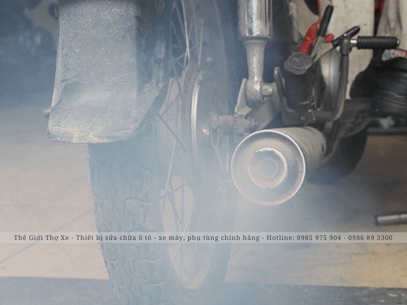 Hiện tượng pô xe máy nhả khói đen