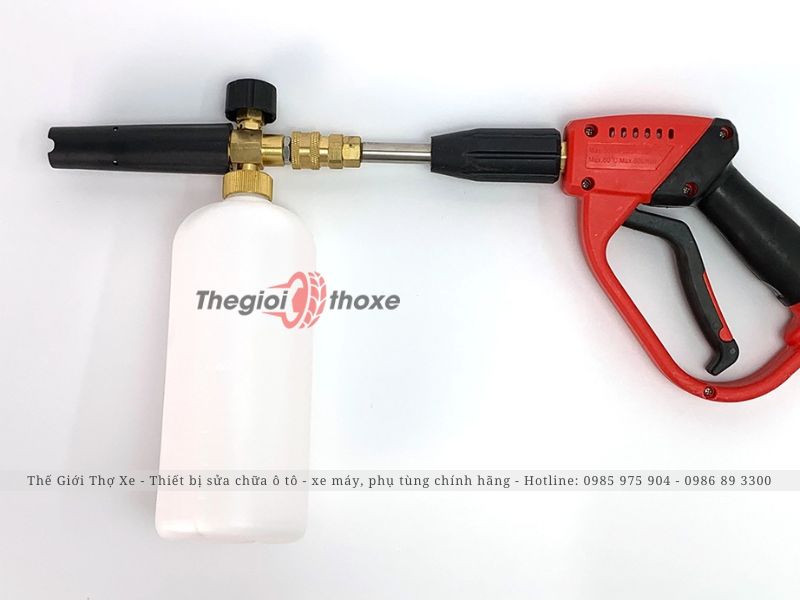 Cách sử dụng bình phun bọt tuyết rửa xe đơn giản, dễ thực hiện