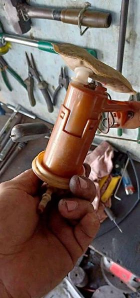 Thay bơm xăng xe máy