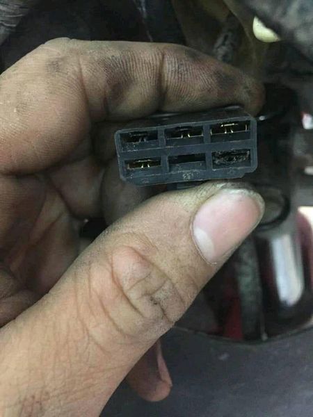 Giắc cắm sạc bị cháy