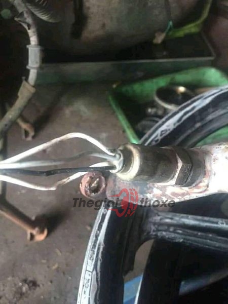 thợ đã thay mới cảm biến O2