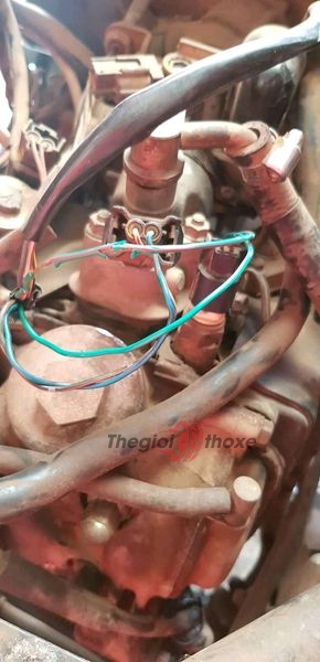 dây tín hiệu cảm biến nhiệt độ cọ vào sườn