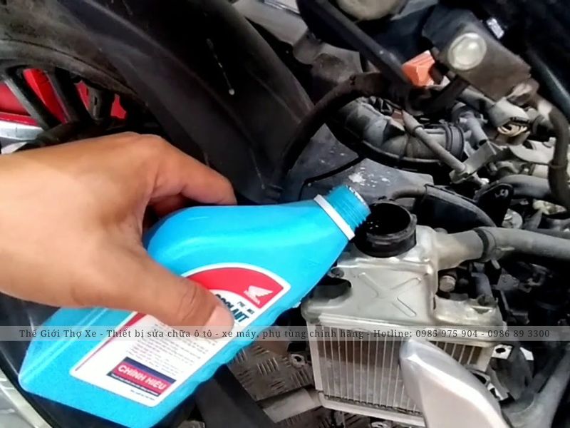 Thay nước làm mát cho động cơ xe máy