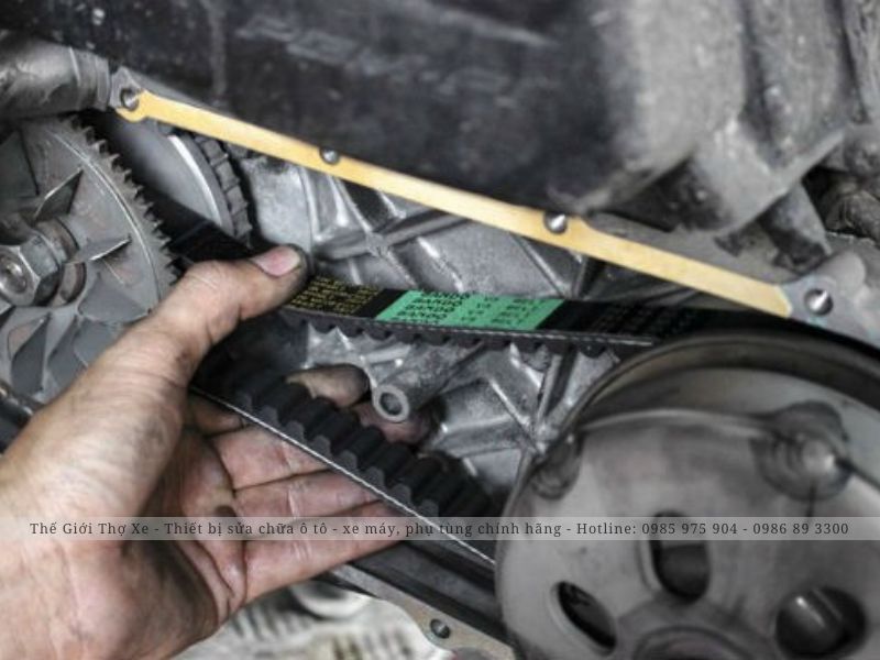 Kiểm tra dây curoa xe tay ga