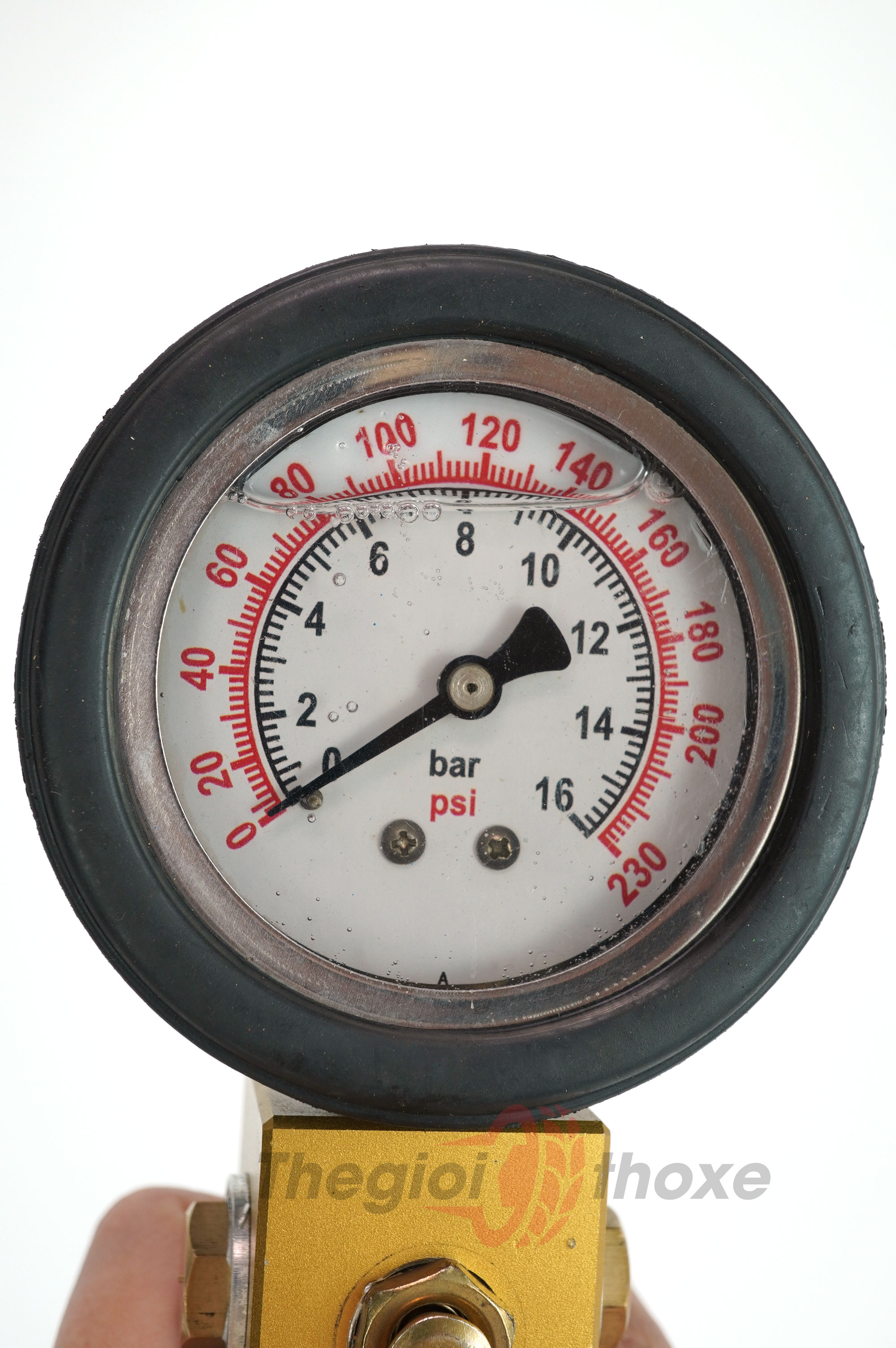 Đồng hồ mặt dầu có độ bền cao, dễ quan sát, cho độ chính xác tuyệt đối.