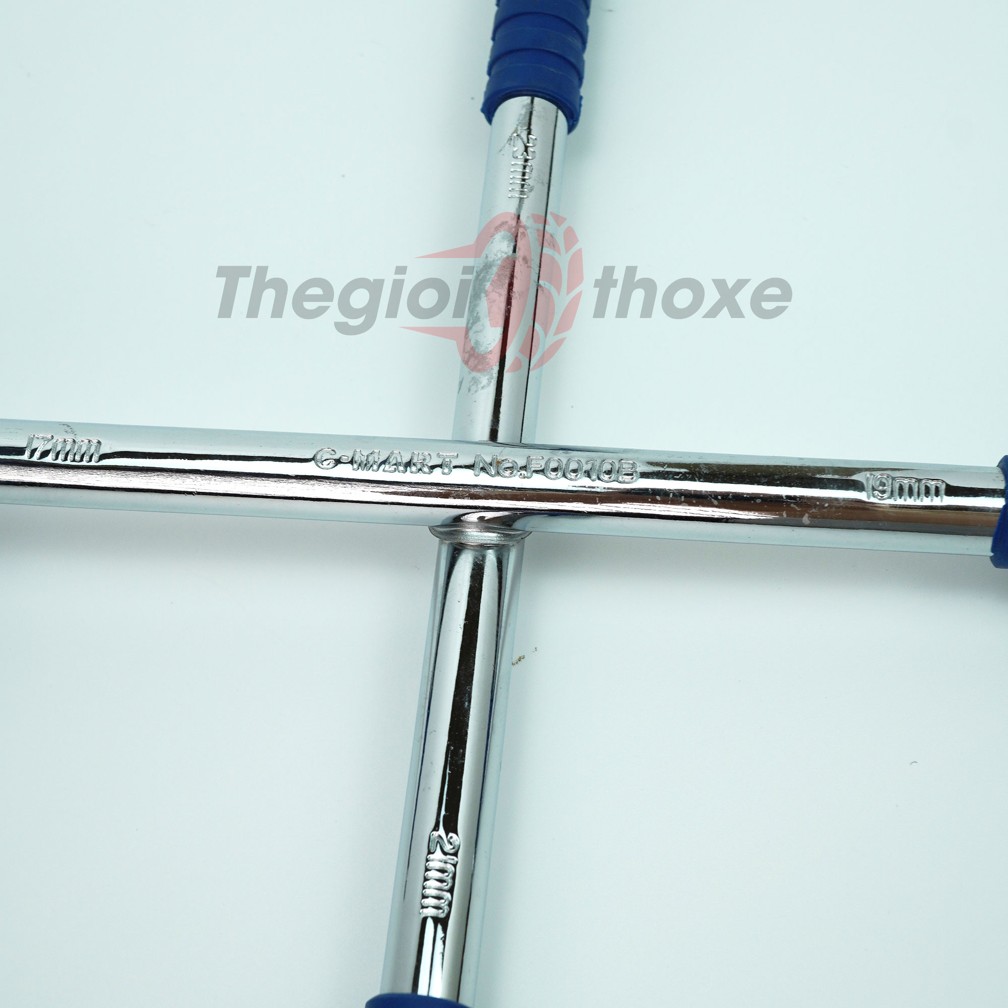 Chất liệu crome sáng bóng, cứng cáp