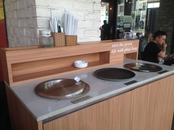 Thùng rác tại quán cà phê