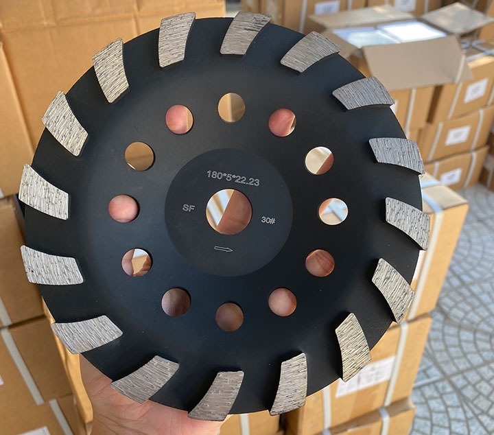 Công dụng đĩa mài sàn bê tông DM180