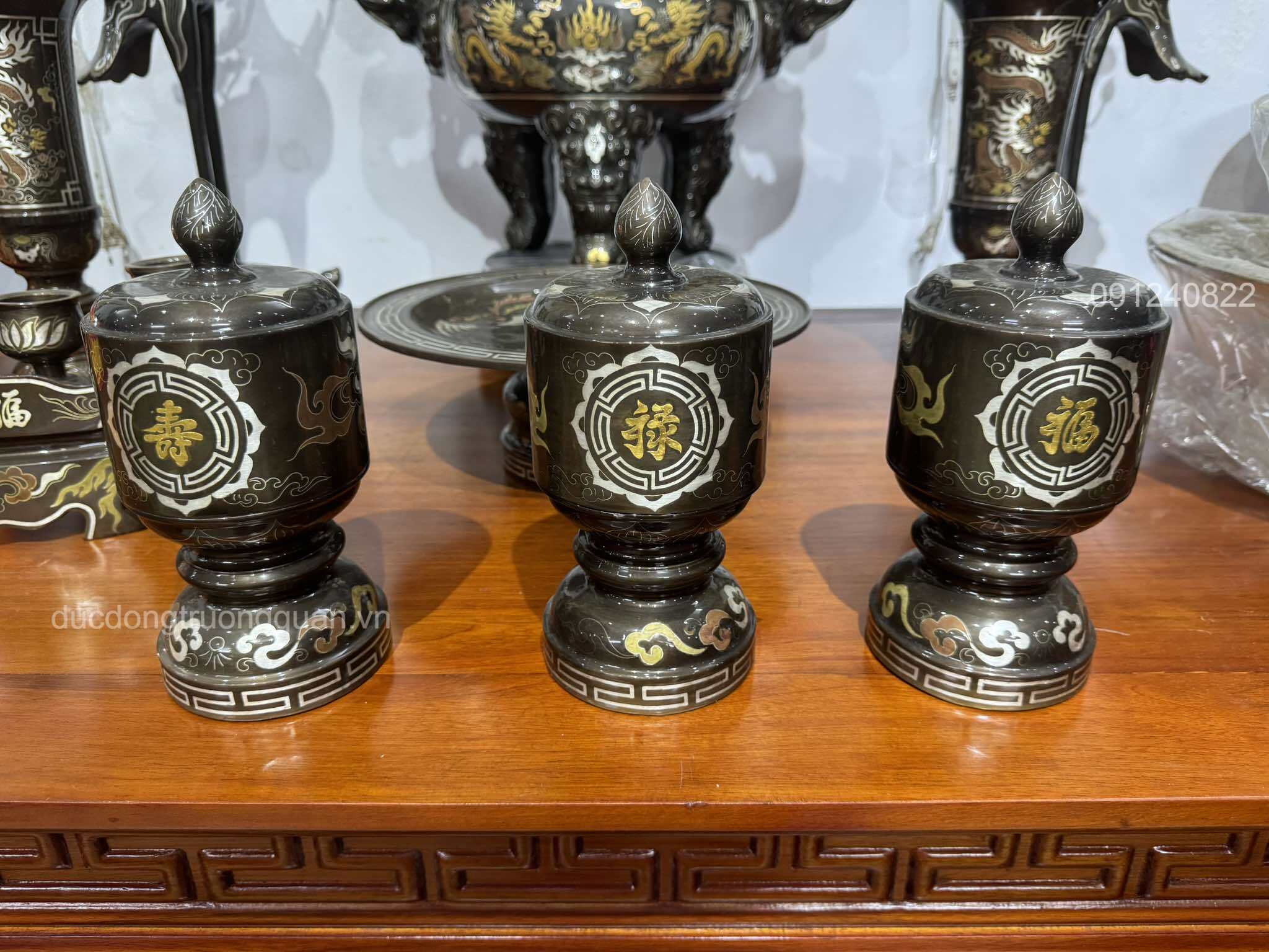 BỘ BA ĐÀI THỜ BẰNG ĐỒNG KHẢM NGŨ SẮC
