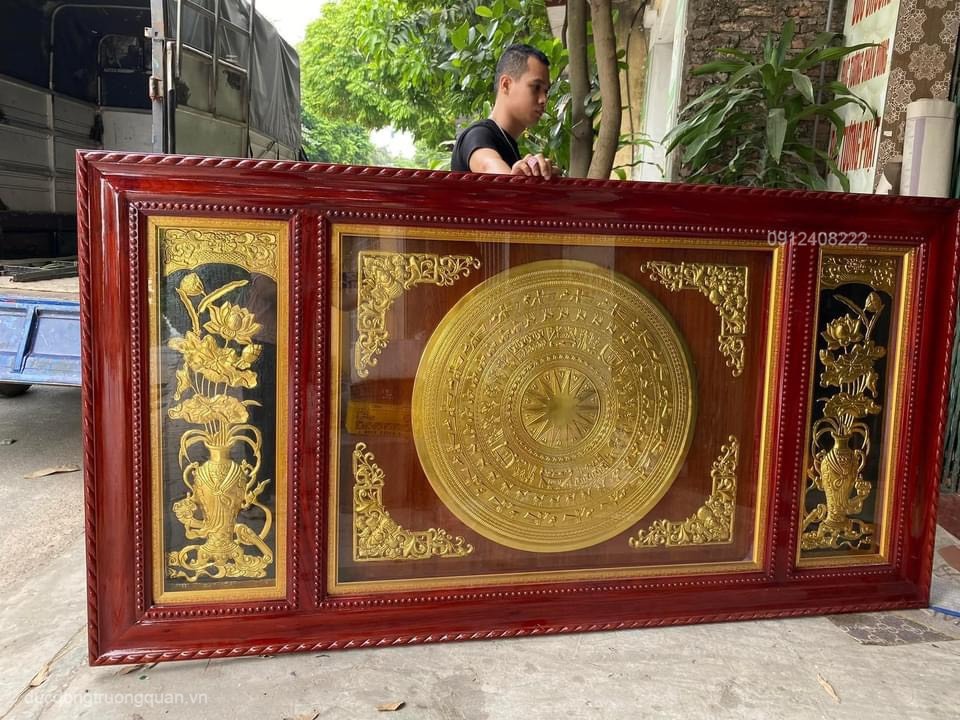 TRANH MẶT TRỐNG ĐỒNG LỌ HOA SEN DÁT VÀNG 24K