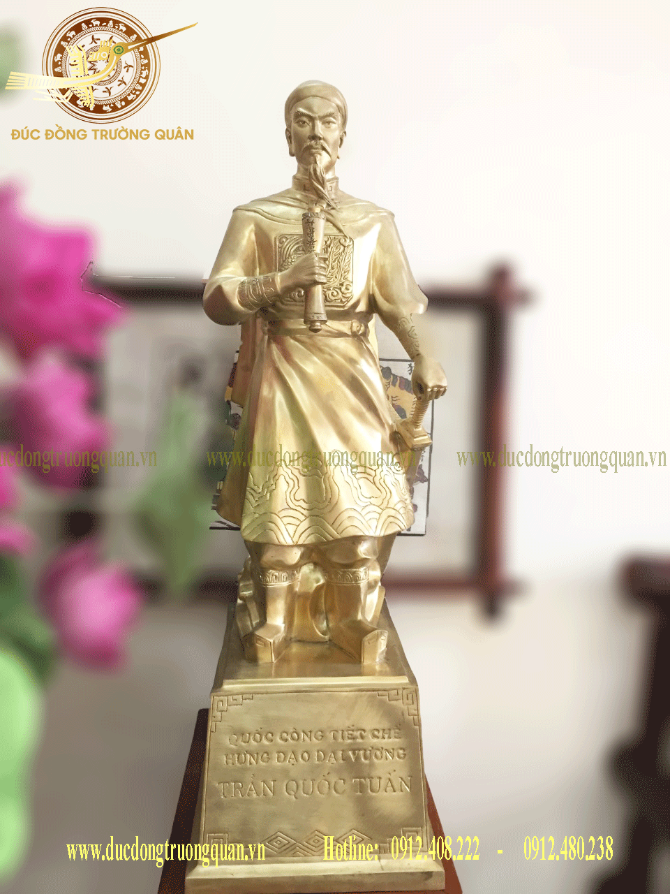 Tượng Trần Hưng Đạo (đồng vàng)