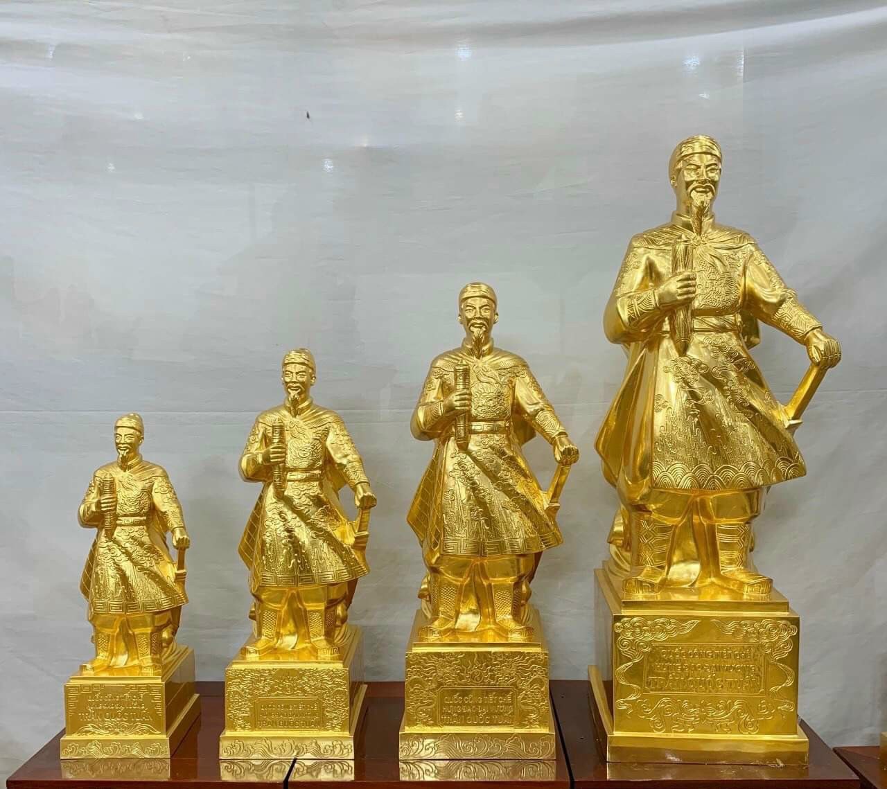 Tượng Trần Hưng Đạo Dát Vàng 24k